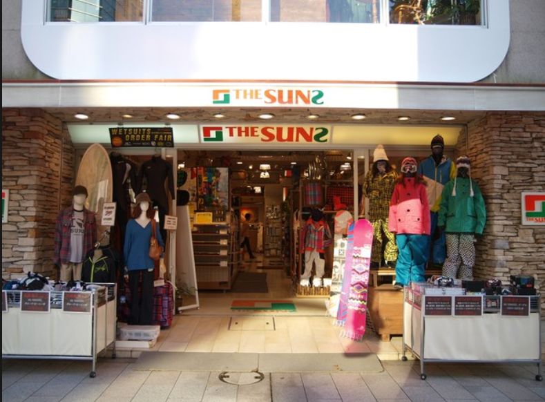 ショッピングセンター　THE　SUNS神田小川町店（ショッピングセンター）まで545m