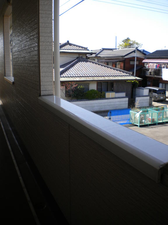 その他　ゴミ出しは玄関出て向かい側にあります
