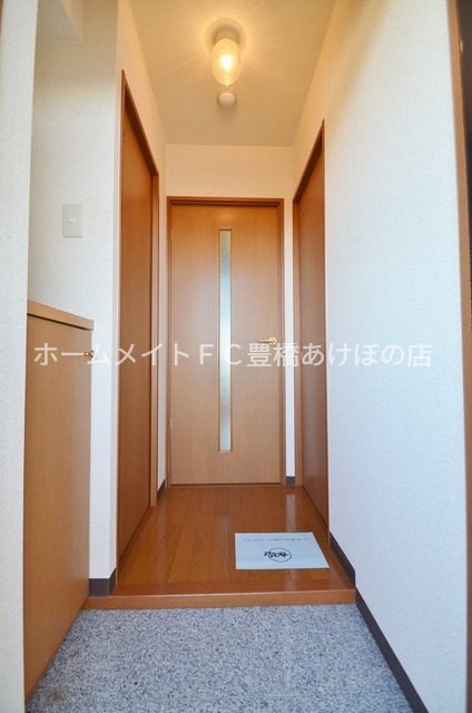 玄関　同型別部屋写真