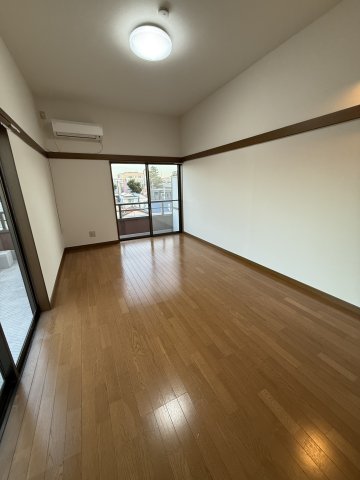 居室・リビング　国進ビル　板橋区桜川