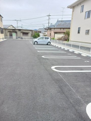 駐車場　【アバンツァート】駐車場があるので、車を買う予定の方も安心で