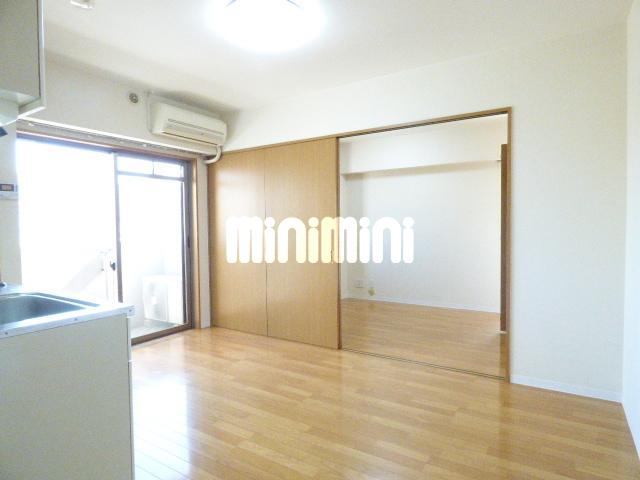居室・リビング　日当りが良く広々しています