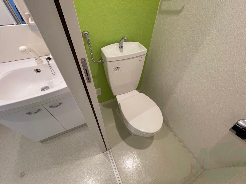 トイレ　こちらはトイレです。清潔感があり、安心して使用できます。