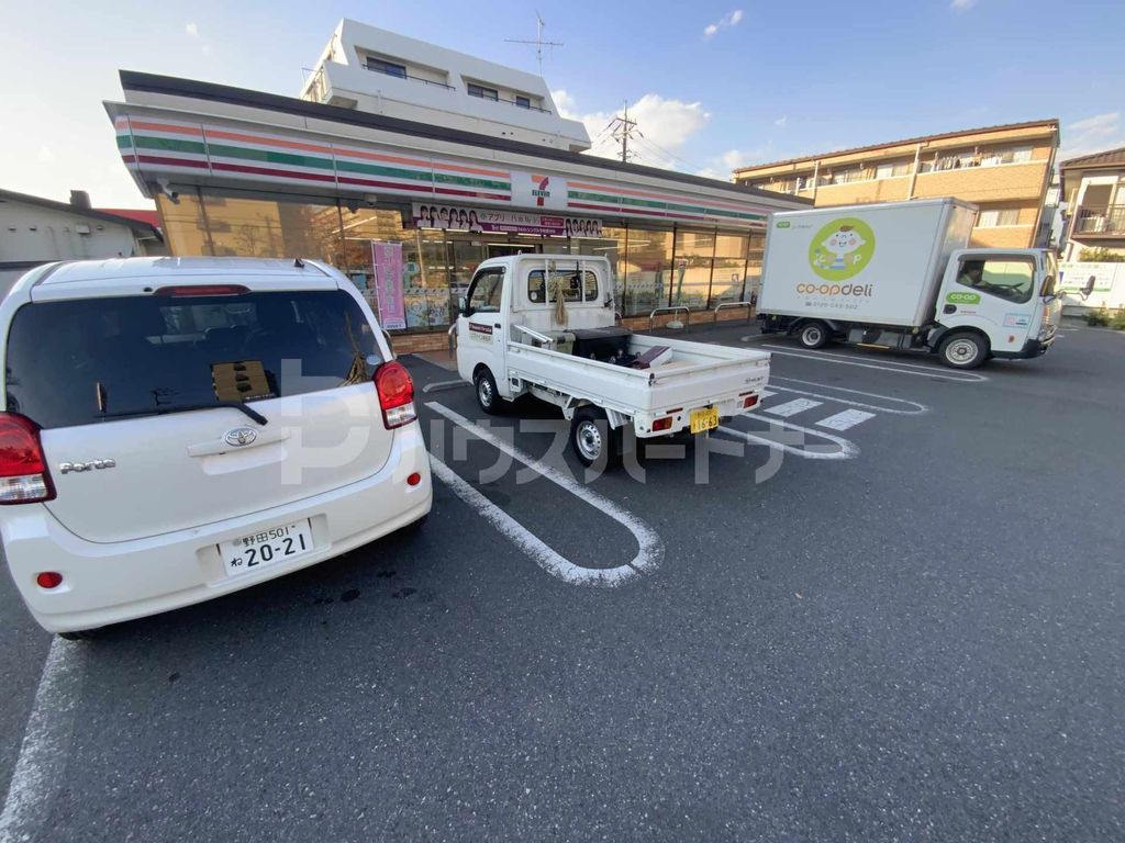 コンビニ　セブンイレブン新松戸5丁目店（コンビニ）まで370m