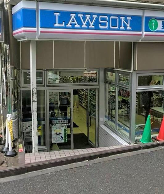 コンビニ　ローソン 新宿三丁目駅前店（コンビニ）まで80m