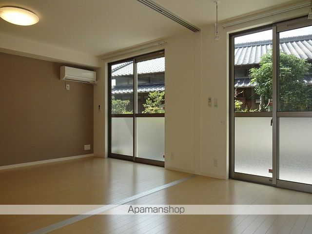 とさでん交通伊野線 旭町三丁目駅 徒歩24分 2階建 築11年の居間写真