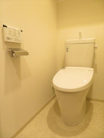 ブルーライン 伊勢佐木長者町駅 徒歩8分 11階建 築5年のトイレ写真