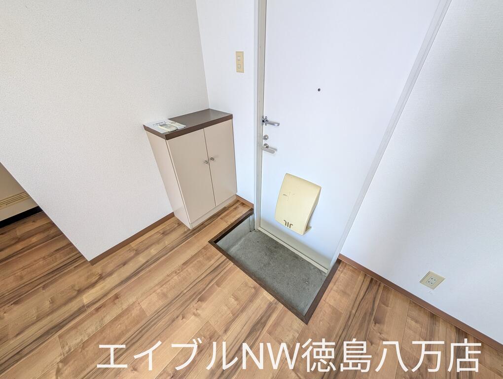サンステージ上助任の玄関写真