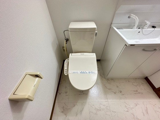 トイレ　※別号室の写真です