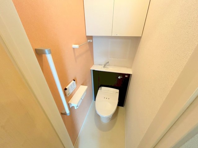 トイレ　清潔感のあるトイレは、誰もがリラックスできる空間です。
