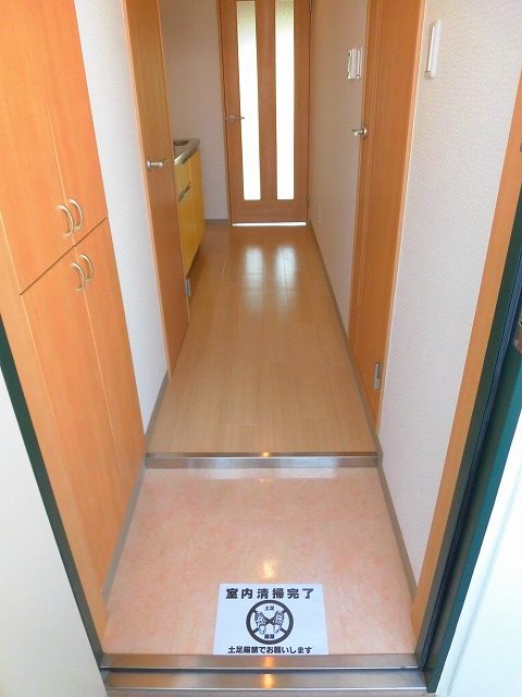 PINE館5の玄関写真