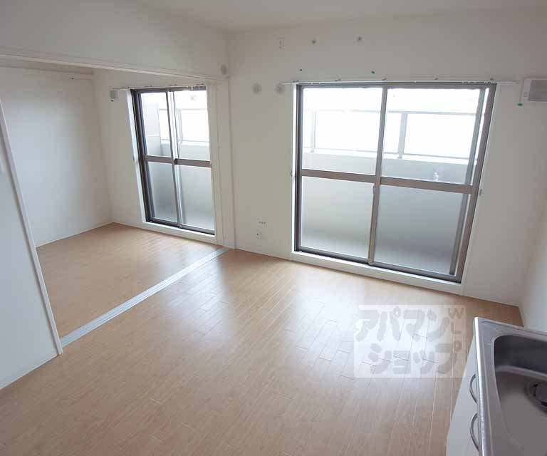 居室・リビング　東向きのお部屋です。
