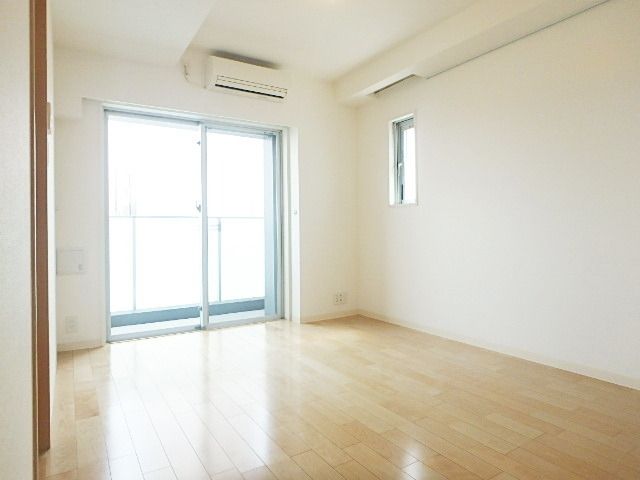 プラウドフラット鶴見IIの居間写真