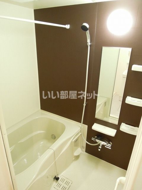 ＪＲ東海道本線 静岡駅 バス乗車時間：18分 最寄りバス停で下車 徒歩5分 2階建 築11年の風呂写真