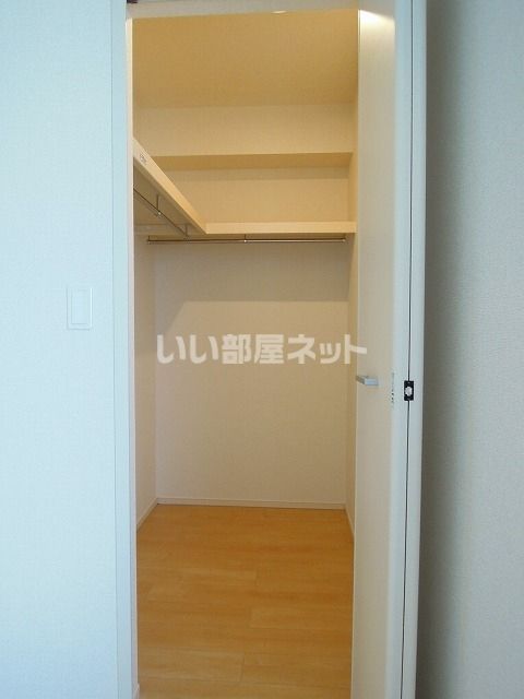 ＪＲ東海道本線 静岡駅 バス乗車時間：18分 最寄りバス停で下車 徒歩5分 2階建 築11年の内装写真