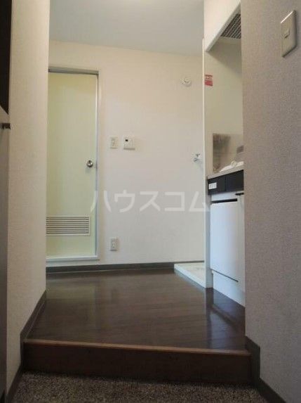 日神パレステージ三鷹の玄関写真