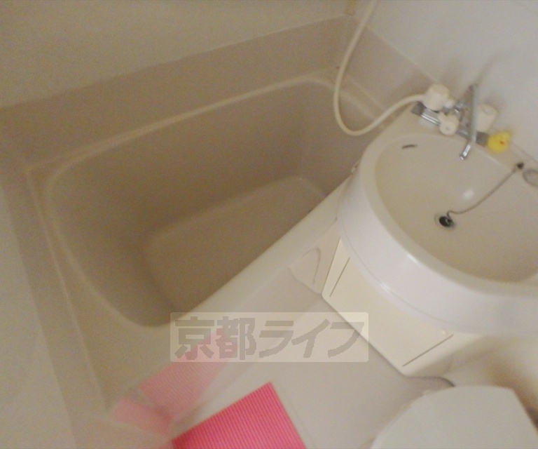 バス・シャワールーム　ゆったり浸かれるお風呂です。