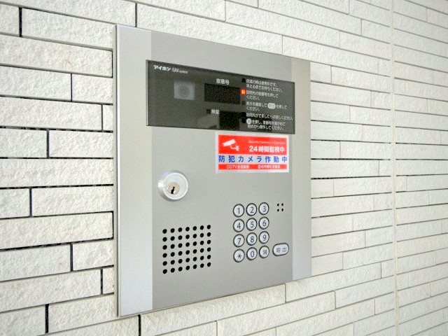 エントランス　セキュリティに配慮しオートロック設備採用です♪