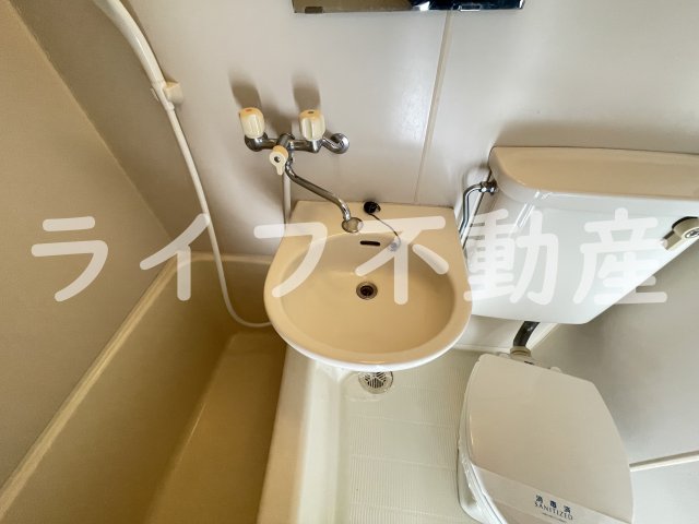 洗面設備　独立洗面台あり、毎朝おしゃれに忙しい女性の方におすすめです