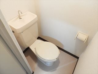 地下鉄箱崎線 箱崎九大前駅 徒歩3分 3階建 築31年のトイレ写真