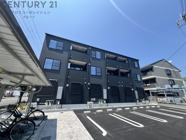 建物外観　宅配ボックス付きで不在時にも便利♪