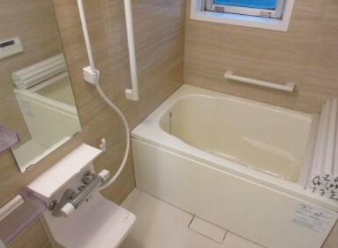 バス・シャワールーム　コンパクトで使いやすいお風呂です