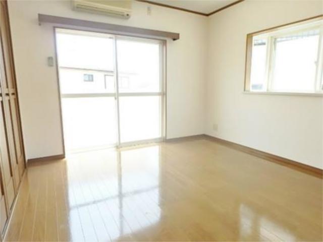 居室・リビング　２面採光の角部屋・明るいお部屋です