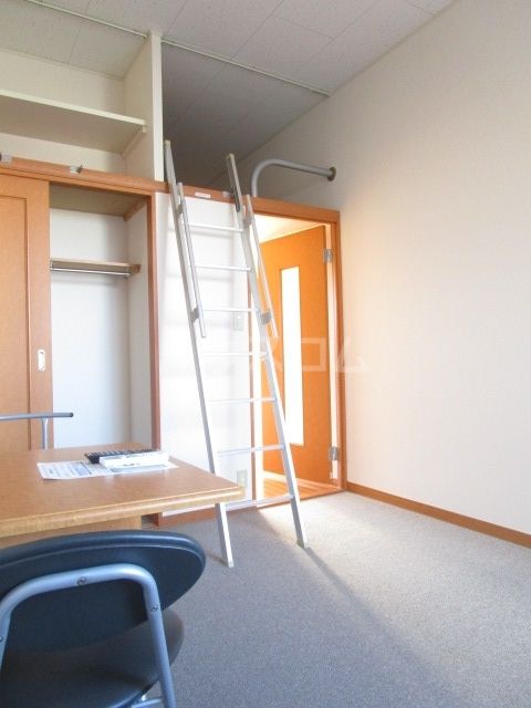 レオパレスかすみの居間写真
