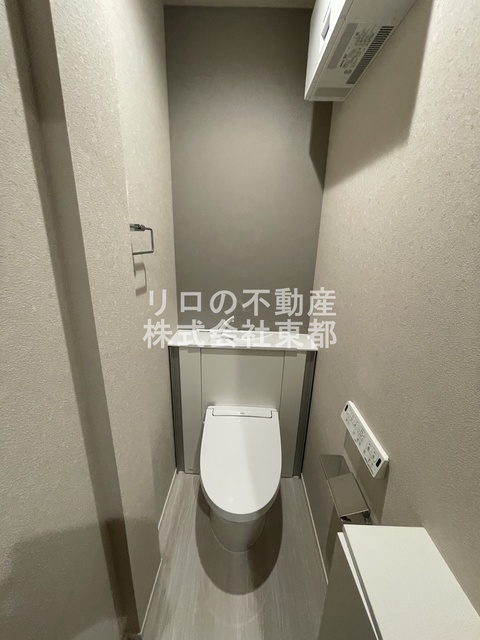 トイレ　白基調で清潔感のあるトイレです♪