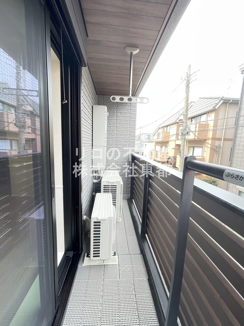 バルコニー　お天気のいい日は洗濯物も気持ちよく干せますね！