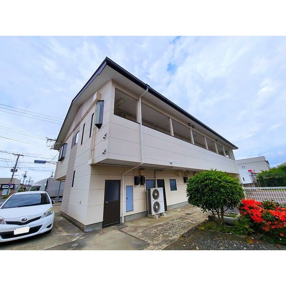 建物外観　バイパスそばに立地