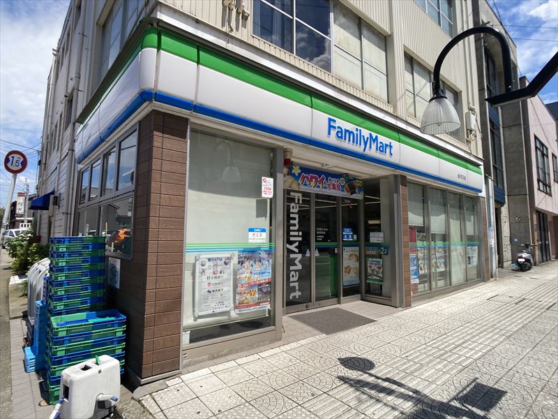 コンビニ　ファミリーマート金沢石引店（コンビニ）まで454m