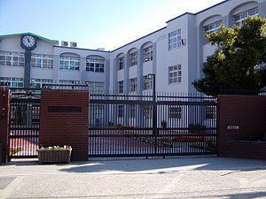 中学校　大阪市立東住吉中学校（中学校）まで693m
