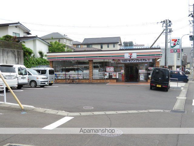 コンビニ　セブンイレブン（コンビニ）まで821m