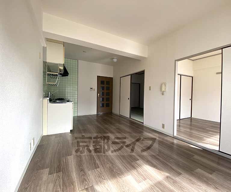 居室・リビング　落ち着いた雰囲気のお部屋です