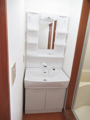 洗面設備　使いやすい独立洗面台です