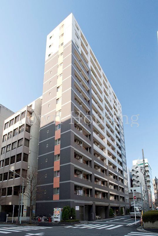 中央区日本橋本町のマンションの建物外観