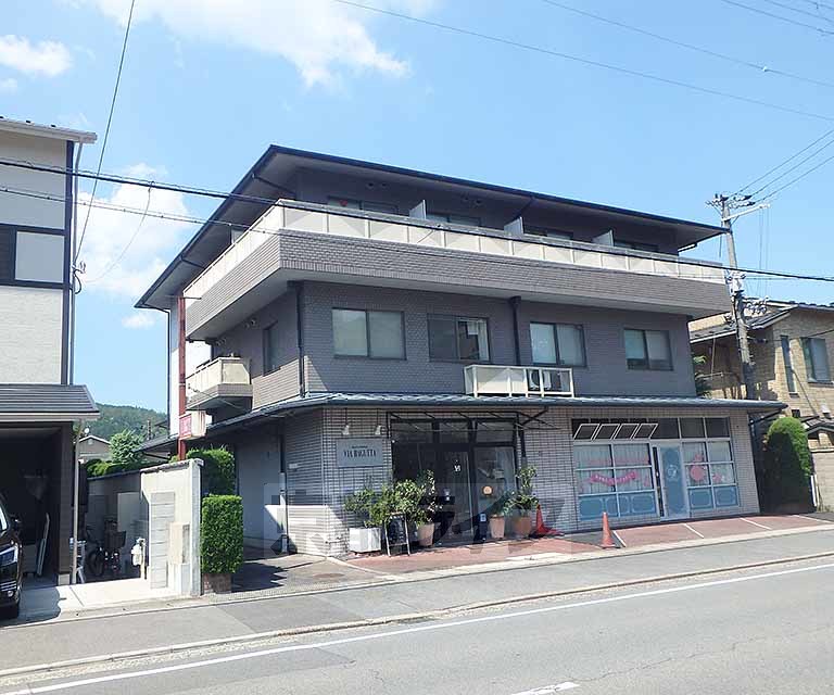 京都市左京区岩倉南平岡町のマンションの建物外観