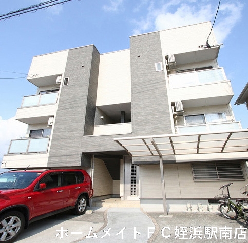 糸島市波多江駅北のアパートの建物外観