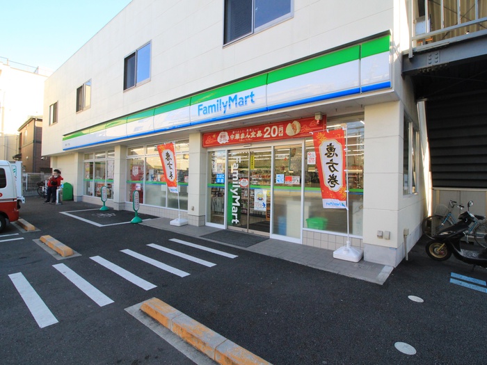 コンビニ　ファミリーマート（コンビニ）まで353m