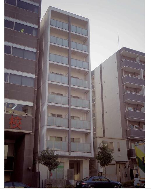 横浜市神奈川区金港町のマンションの建物外観
