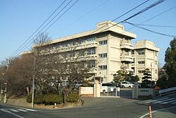 【フォレスト伊勢丘　Ａ棟の小学校】