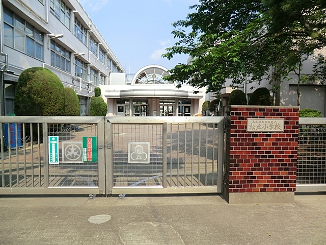 【弦巻ヒルズの小学校】