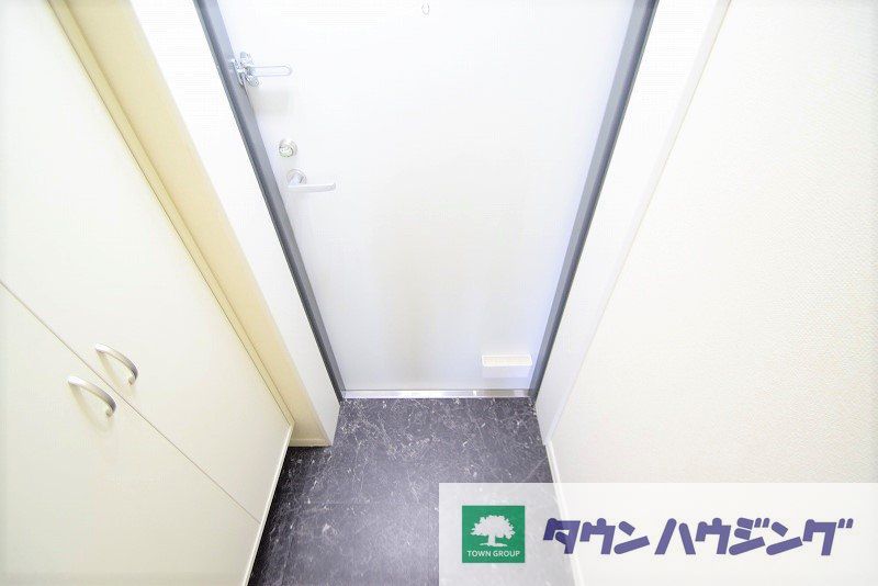 玄関　仕様・設備は現況と異なる場合があります。現況優先。
