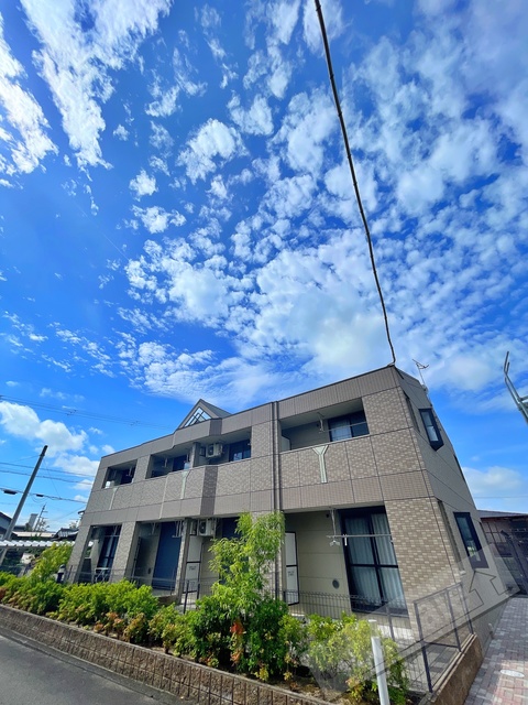 和歌山市西田井のアパートの建物外観