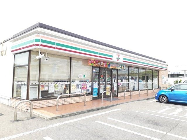 【前橋市青柳町のアパートのコンビニ】