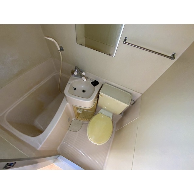 バス・シャワールーム　バス、トイレ、洗面台