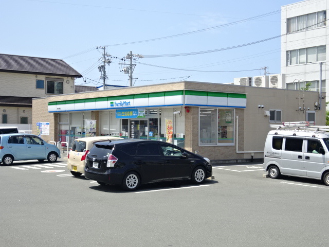 コンビニ　ファミリーマート（コンビニ）まで491m