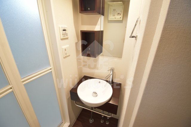 洗面設備　使いやすい独立洗面台です