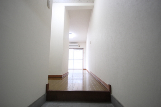 玄関　※別部屋の写真です